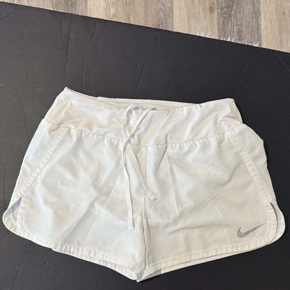 Nike Women's Light Gray Athletic Shorts Size Small Petite